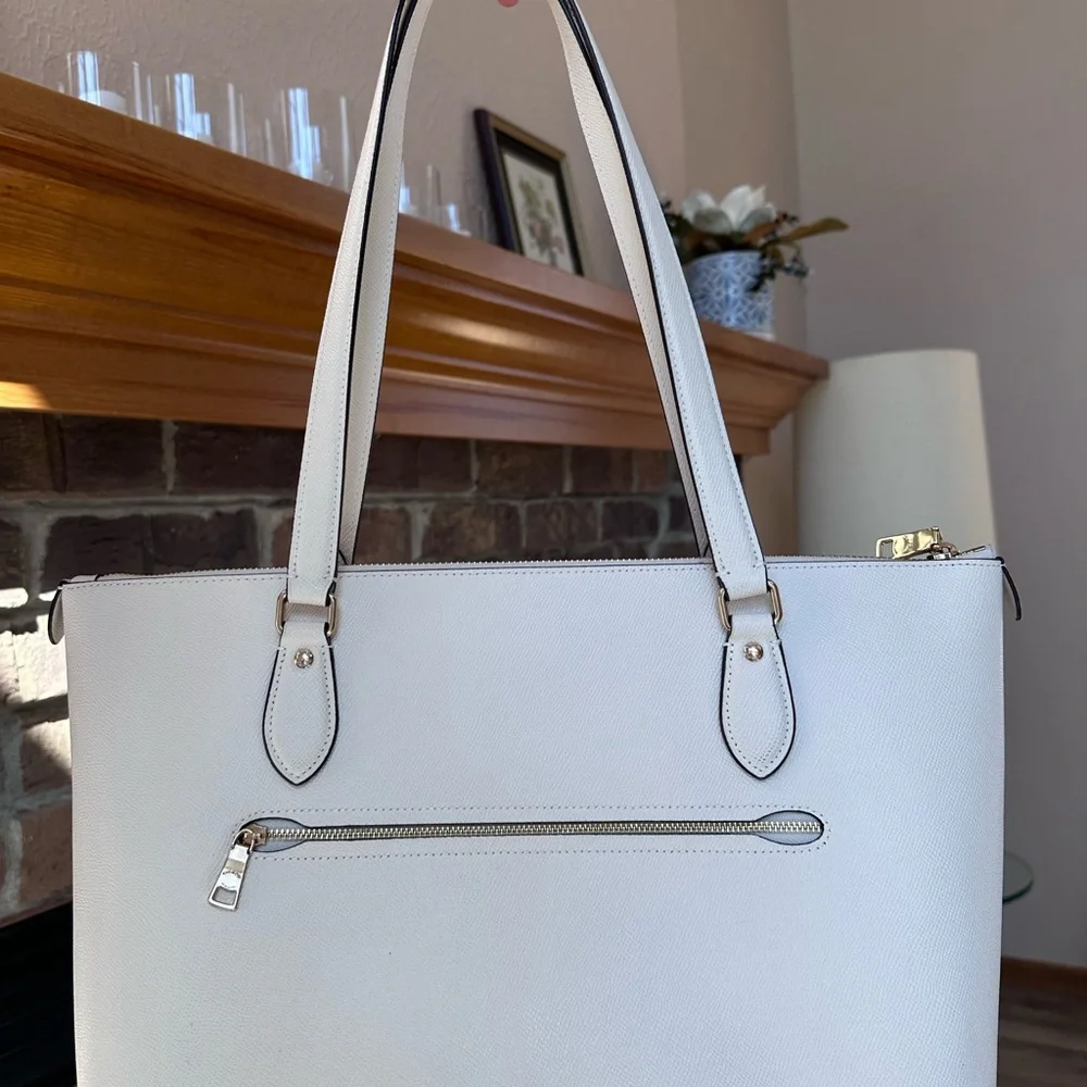 Coach Outlet Gallery Tote Bag in Ivory Chalk - Picture 3 of 12